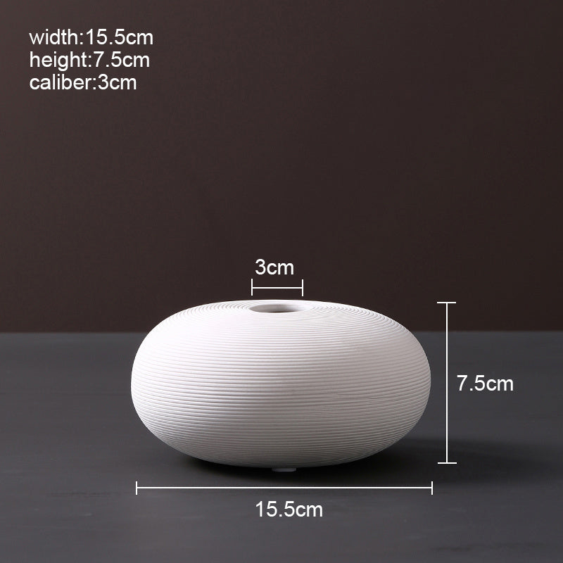 Scandinavian ceramic vase with a minimalist design, perfect for modern home decor and displaying fresh or dried flowers.