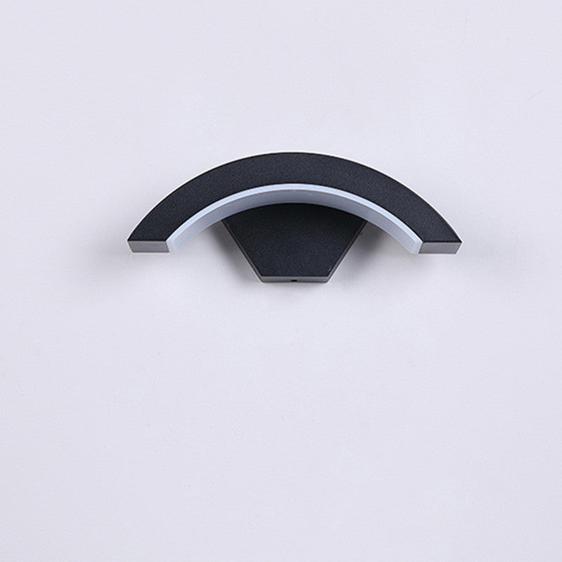 Minimalist Curved Moon LED Wall Light in black finish, sleek arc design, perfect for modern indoor or outdoor wall lighting.