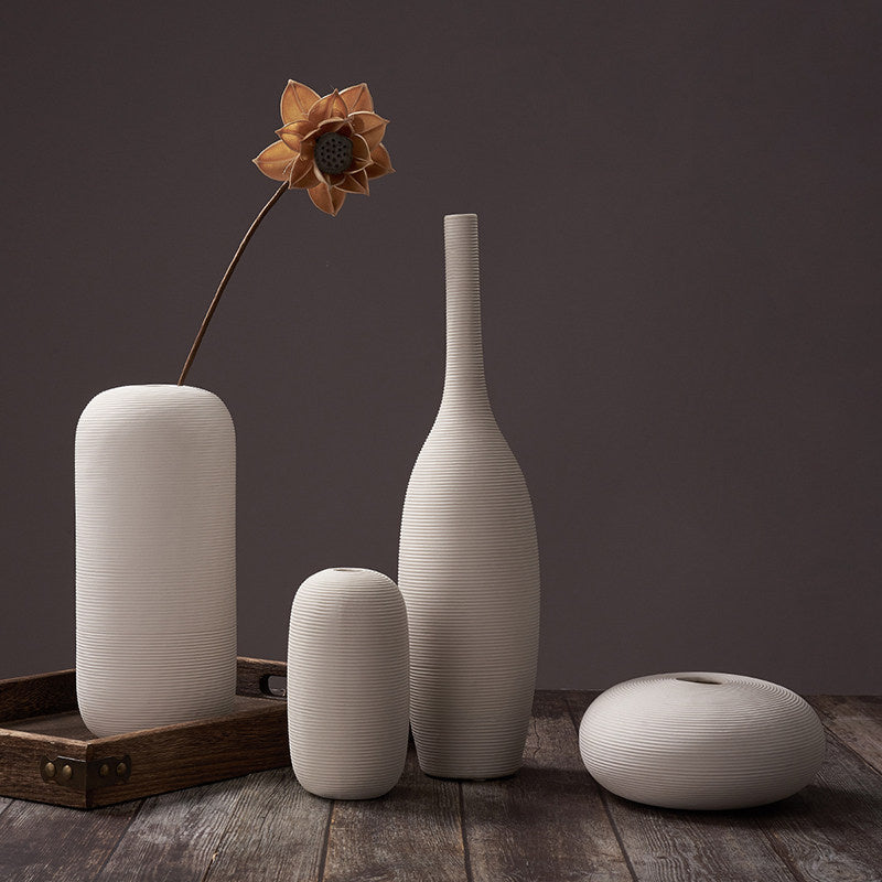 Scandinavian ceramic vase with a minimalist design, perfect for modern home decor and displaying fresh or dried flowers.