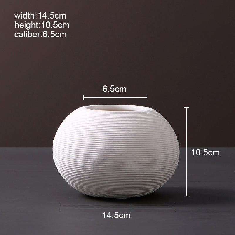 Scandinavian ceramic vase with a minimalist design, perfect for modern home decor and displaying fresh or dried flowers.