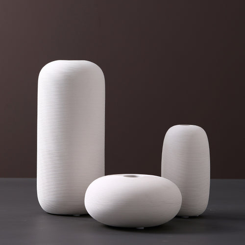 Scandinavian ceramic vase with a minimalist design, perfect for modern home decor and displaying fresh or dried flowers.